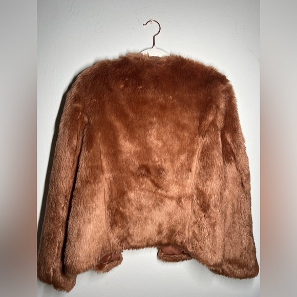 2 brand new fur jackets ! One fur vest & one long sleeve ! - Picture 4 of 9